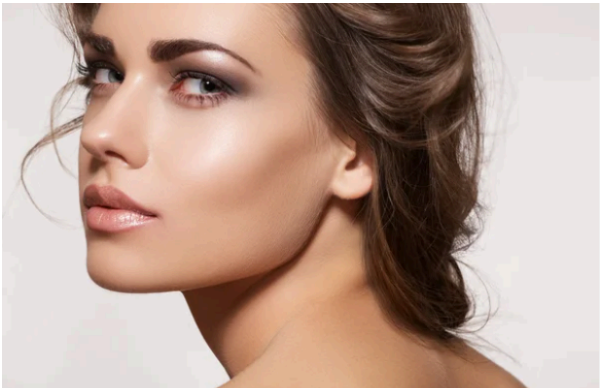 12 Gestes Essentiels pour un Maquillage de Jour Réussi
